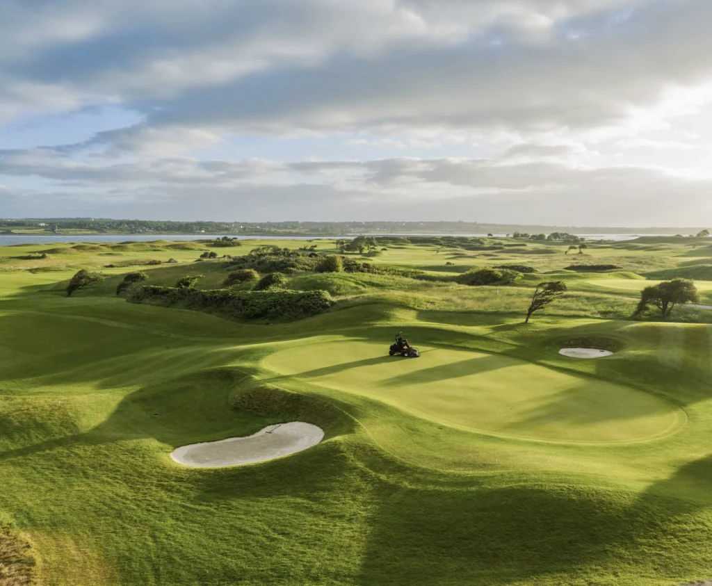 GolfatTheHawthorn2smallcreditJamesHogg