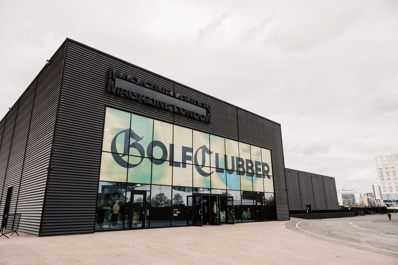Golfclubber outside1